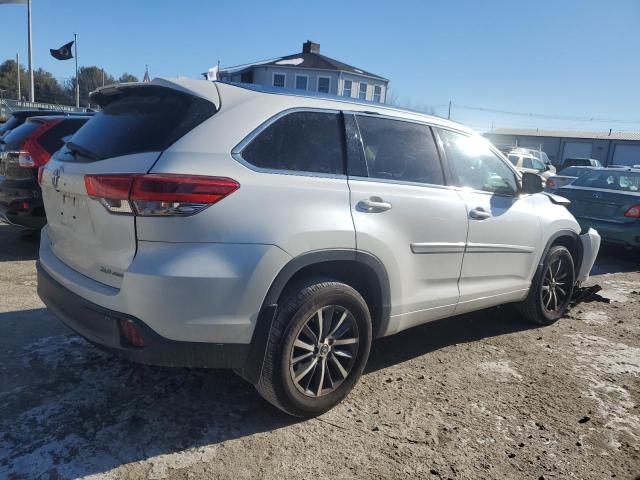 Photo 3 from auction – 2018 TOYOTA HIGHLANDER with VIN 5TDJZRFH6JS913971