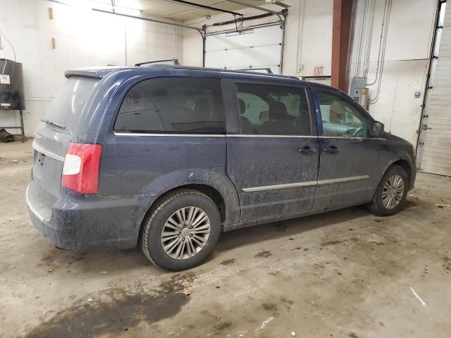 Photo 3 from auction – 2016 CHRYSLER TOWN & COU with VIN 2C4RC1CG9GR165882