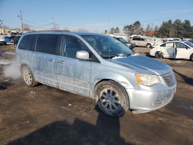 Photo 4 from auction – 2016 CHRYSLER TOWN & COU with VIN 2C4RC1BG2GR283936