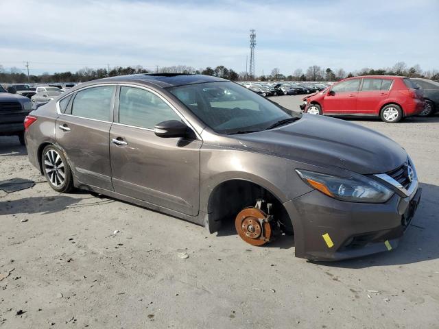 Photo 4 from auction – 2017 NISSAN ALTIMA 2.5 with VIN 1N4AL3AP5HC117355
