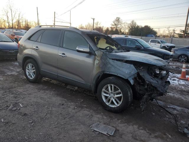 Photo 4 from auction – 2015 KIA SORENTO LX with VIN 5XYKTCA60FG612545
