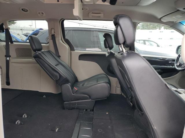 Photo 11 from auction – 2015 CHRYSLER TOWN & COU with VIN 2C4RC1BG6FR553393