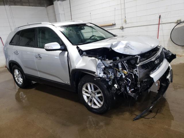 Photo 4 from auction – 2015 KIA SORENTO LX with VIN 5XYKTCA62FG593934