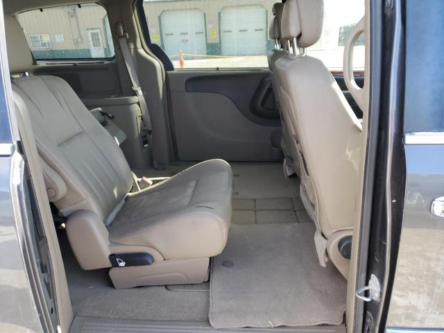 Photo 11 from auction – 2016 CHRYSLER TOWN & COU with VIN 2C4RC1BG8GR142109