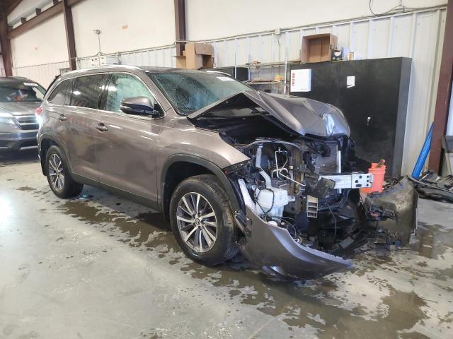 Photo 4 from auction – 2019 TOYOTA HIGHLANDER with VIN 5TDJZRFH4KS926204