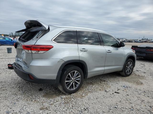Photo 3 from auction – 2018 TOYOTA HIGHLANDER with VIN 5TDKZRFH8JS288073