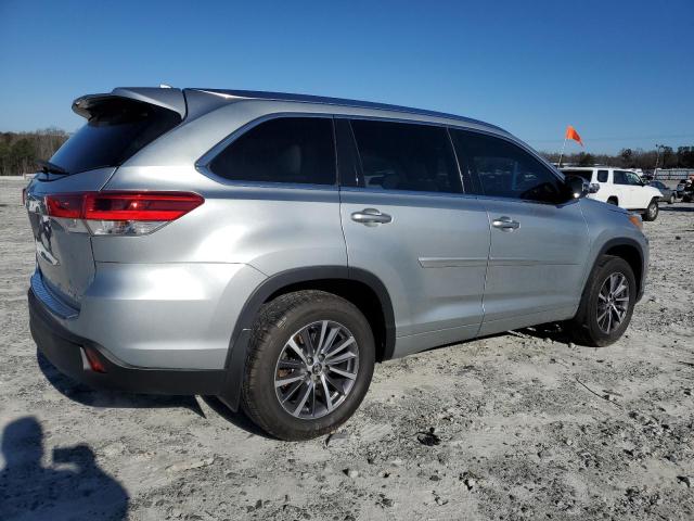 Photo 3 from auction – 2018 TOYOTA HIGHLANDER with VIN 5TDJZRFH2JS817576