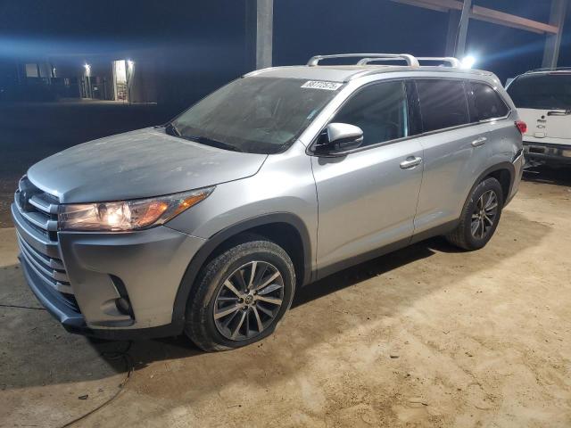 TOYOTA HIGHLANDER 2019 with VIN 5TDKZRFH0KS552288 - Photo from auction