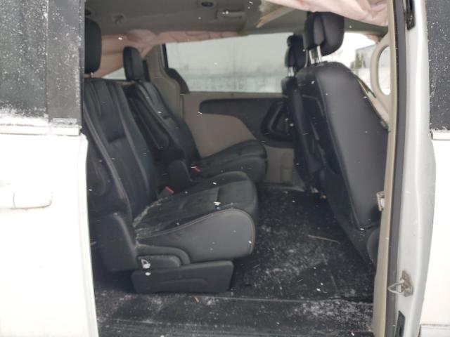 Photo 11 from auction – 2015 CHRYSLER TOWN & COU with VIN 2C4RC1CG6FR697038