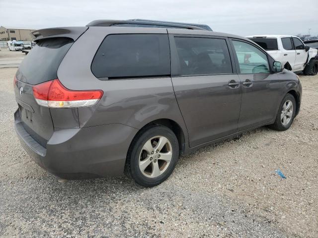 Photo 3 from auction – 2013 TOYOTA SIENNA LE with VIN 5TDKK3DC9DS392200