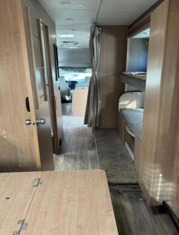 Photo 9 from auction – 2018 FORD ECONOLINE with VIN 1FDXE4FS1JDC21533