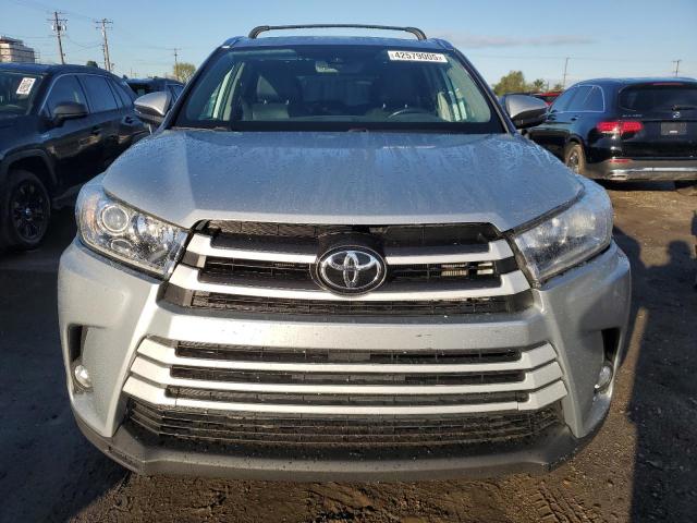 Photo 5 from auction – 2019 TOYOTA HIGHLANDER with VIN 5TDDZRFH9KS920170