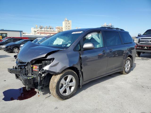 TOYOTA SIENNA LE 2018 with VIN 5TDKZ3DC6JS941679 - Photo from auction