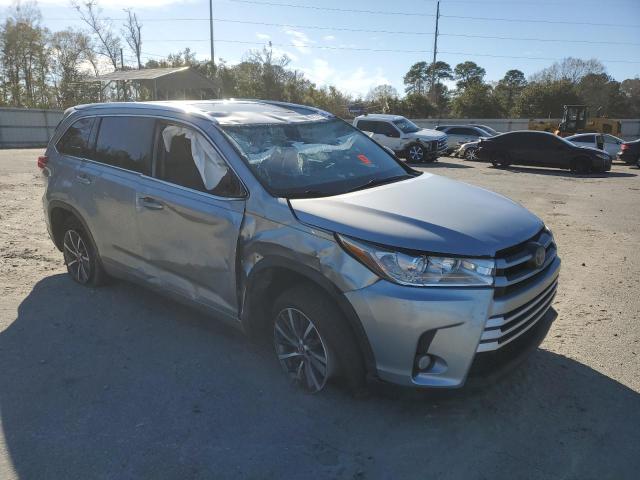Photo 4 from auction – 2018 TOYOTA HIGHLANDER with VIN 5TDKZRFH0JS540088