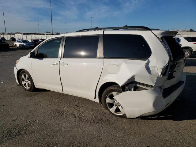 Photo 2 from auction – 2016 TOYOTA SIENNA LE with VIN 5TDKK3DC3GS758799