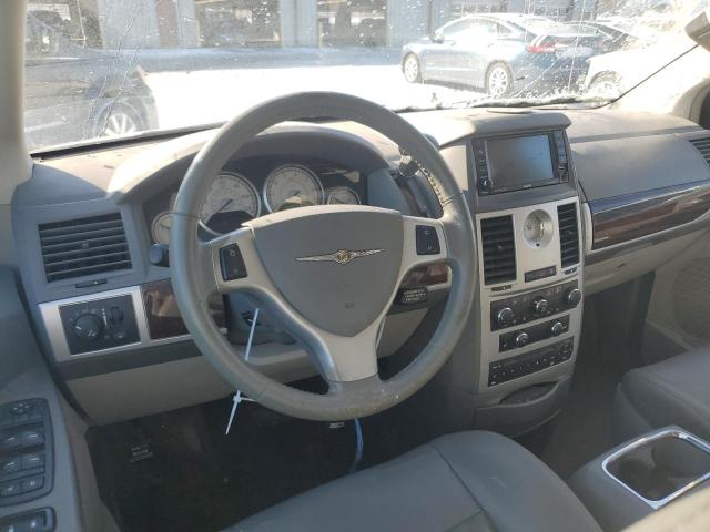 Photo 8 from auction – 2010 CHRYSLER TOWN & COU with VIN 2A4RR5D18AR109367