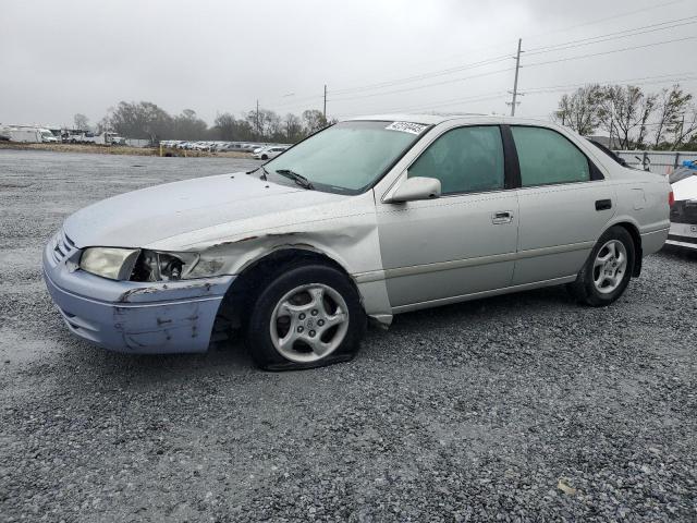 TOYOTA CAMRY CE 2000 with VIN 4T1BG22K4YU636483 - Photo from auction