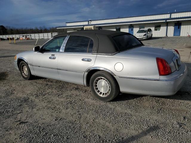 Photo 2 from auction – 2001 LINCOLN TOWN CAR E with VIN 1LNHM81W71Y695150