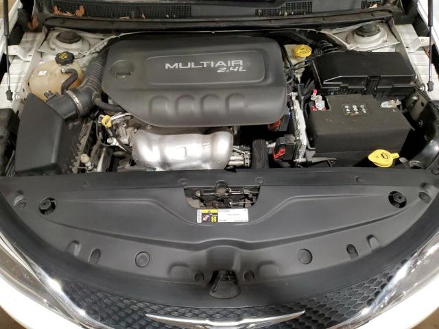 Photo 11 from auction – 2015 CHRYSLER 200 LIMITE with VIN 1C3CCCABXFN570139