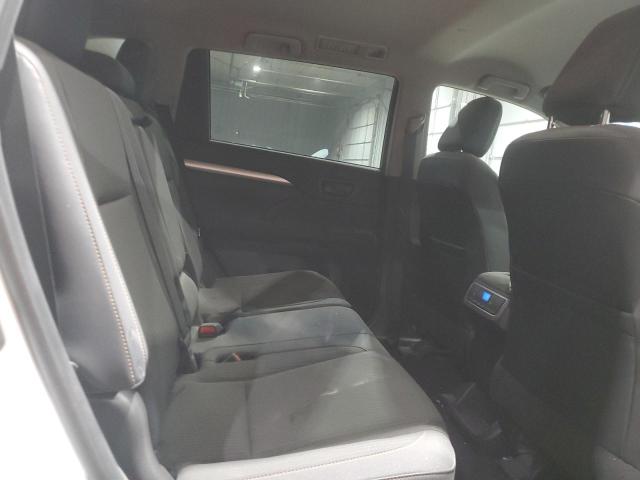 Photo 11 from auction – 2017 TOYOTA HIGHLANDER with VIN 5TDBZRFH0HS474555