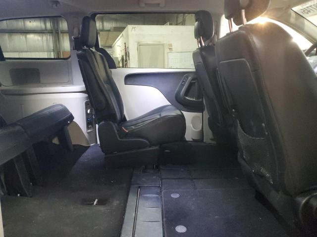 Photo 11 from auction – 2015 CHRYSLER TOWN & COU with VIN 2C4RC1BG5FR726112