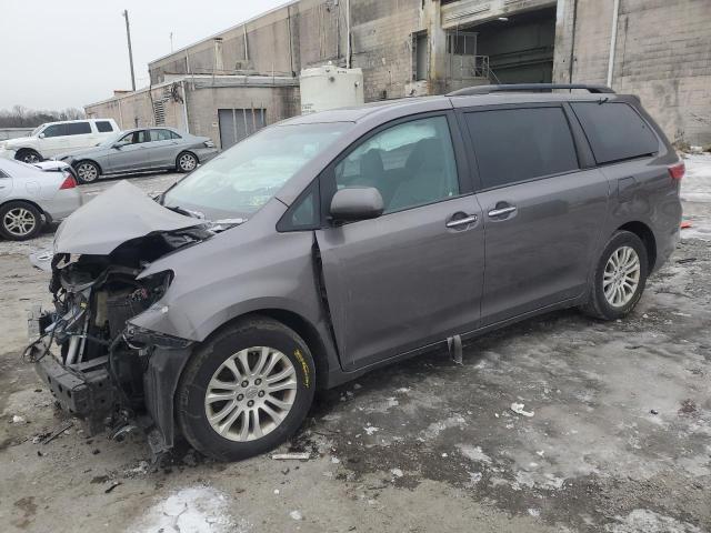 TOYOTA SIENNA XLE 2016 with VIN 5TDYK3DC6GS744101 - Photo from auction