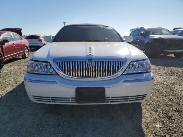 Photo 5 from auction – 2004 LINCOLN TOWN CAR E with VIN 1L1FM81W34Y628395