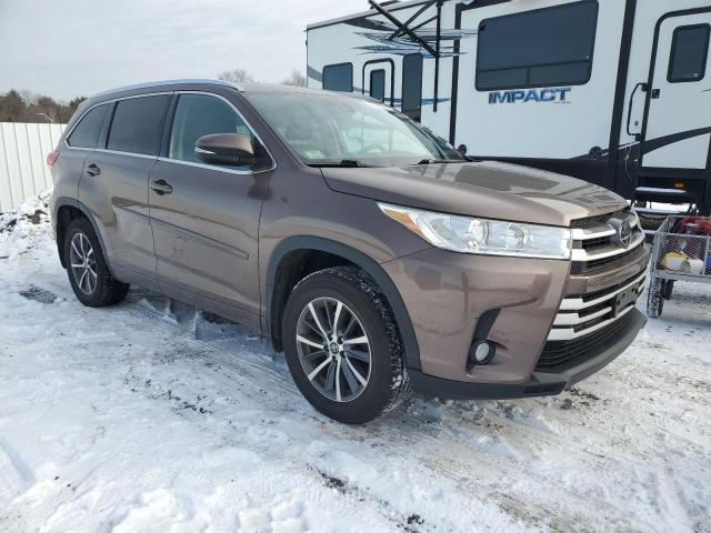 Photo 4 from auction – 2018 TOYOTA HIGHLANDER with VIN 5TDJZRFH9JS903130