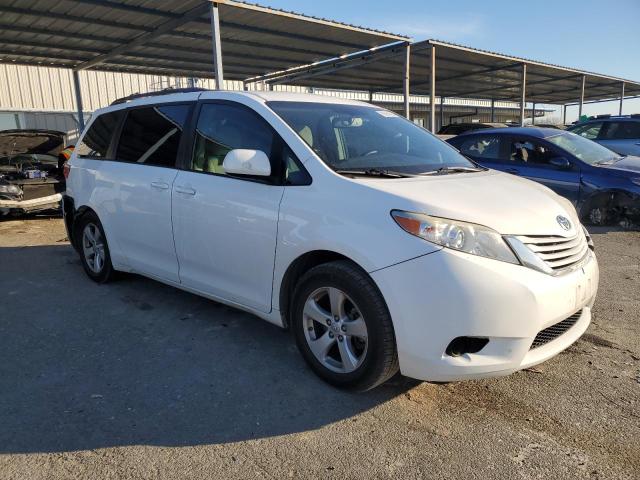 Photo 4 from auction – 2016 TOYOTA SIENNA LE with VIN 5TDKK3DC3GS758799