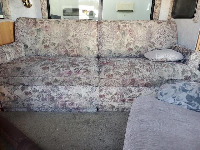 Photo 6 from auction – 2001 WINNEBAGO RV with VIN 1FCNF53S810A02725