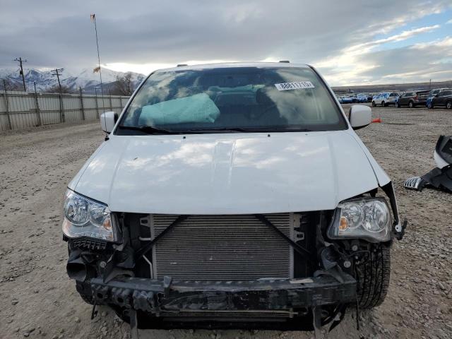 Photo 5 from auction – 2016 CHRYSLER TOWN & COU with VIN 2C4RC1BG2GR128965
