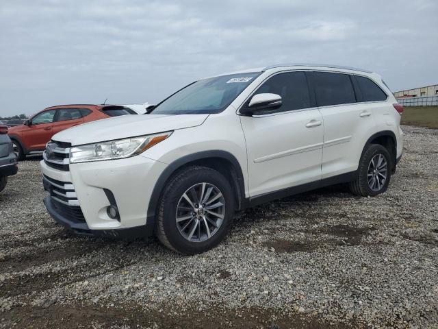 TOYOTA HIGHLANDER 2019 with VIN 5TDKZRFH5KS550536 - Photo from auction