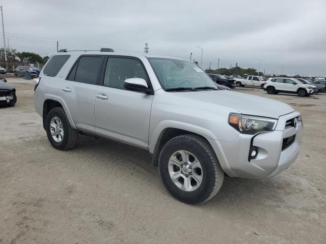 Photo 4 from auction – 2023 TOYOTA 4RUNNER SR with VIN JTEEU5JR6P5290340