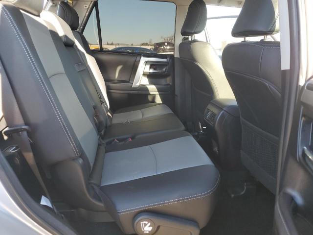 Photo 11 from auction – 2022 TOYOTA 4RUNNER SR with VIN JTEFU5JR3N5270127