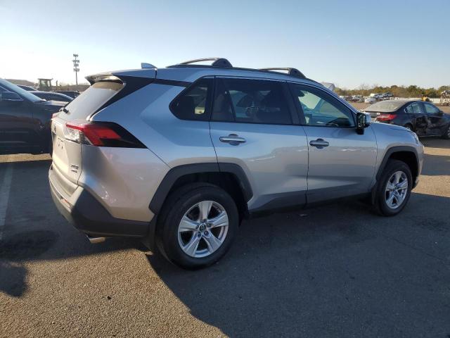 Photo 3 from auction – 2019 TOYOTA RAV4 XLE with VIN 2T3P1RFVXKC025409