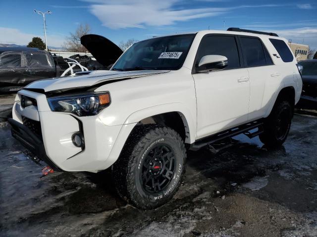 TOYOTA 4RUNNER SR 2019 with VIN JTEBU5JR8K5702284 - Photo from auction