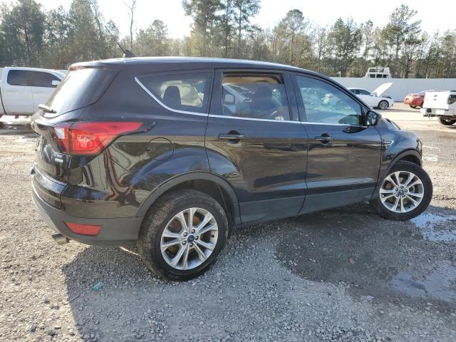 Photo 3 from auction – 2019 FORD ESCAPE SE with VIN 1FMCU0GD7KUB10156