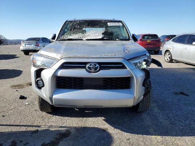 Photo 5 from auction – 2023 TOYOTA 4RUNNER SE with VIN JTEMU5JR5P6138250