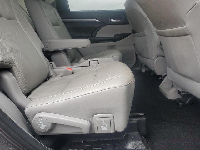 Photo 10 from auction – 2018 TOYOTA HIGHLANDER with VIN 5TDDZRFH8JS497175