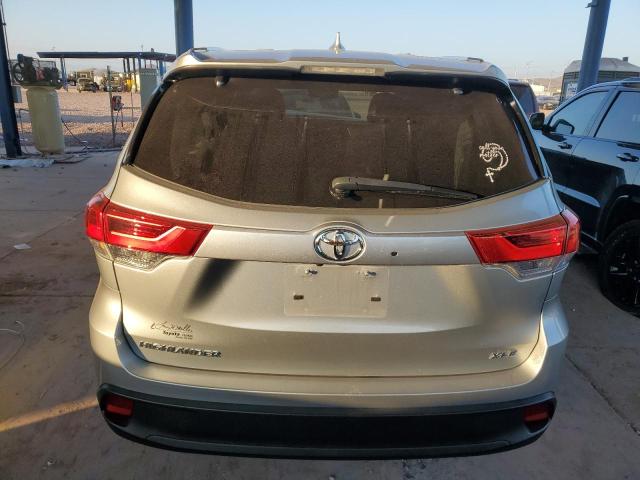 Photo 6 from auction – 2018 TOYOTA HIGHLANDER with VIN 5TDKZRFHXJS547226