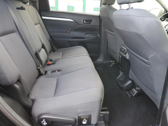 Photo 11 from auction – 2018 TOYOTA HIGHLANDER with VIN 5TDBGRFH9JS044633