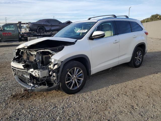 TOYOTA HIGHLANDER 2018 with VIN 5TDKZRFH3JS276896 - Photo from auction