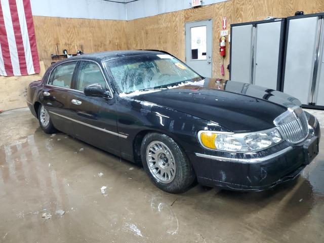 Photo 4 from auction – 2002 LINCOLN TOWN CAR C with VIN 1LNHM83W62Y666950