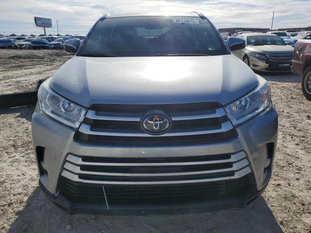 Photo 5 from auction – 2018 TOYOTA HIGHLANDER with VIN 5TDKZRFH7JS526575