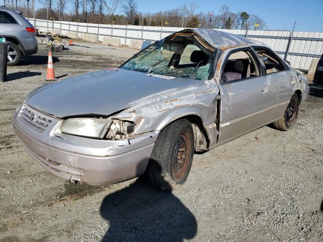 TOYOTA CAMRY CE 1998 with VIN 4T1BF22K5WU052643 - Photo from auction