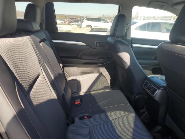 Photo 11 from auction – 2016 TOYOTA HIGHLANDER with VIN 5TDZKRFHXGS177634