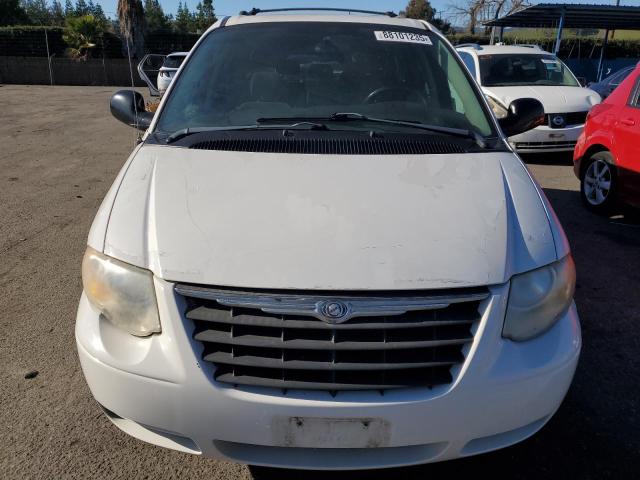 Photo 5 from auction – 2005 CHRYSLER TOWN & COU with VIN 2C4GP54L95R314223