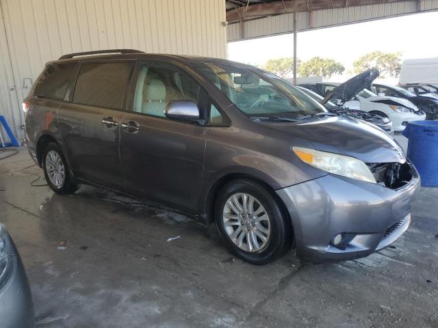 Photo 4 from auction – 2011 TOYOTA SIENNA XLE with VIN 5TDYK3DC7BS027487