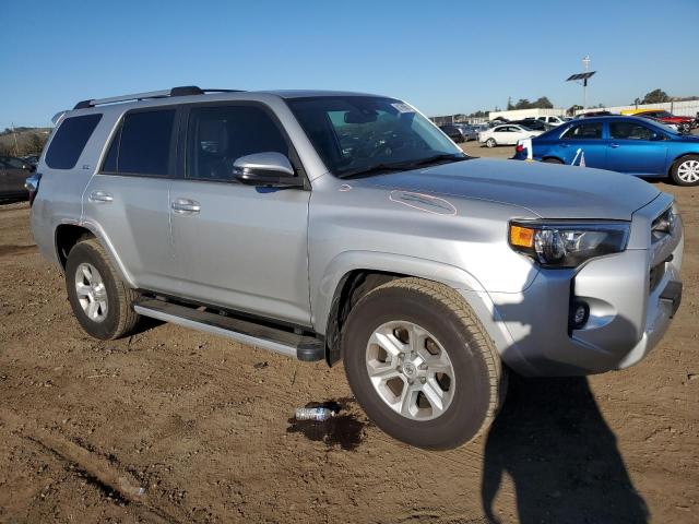 Photo 4 from auction – 2022 TOYOTA 4RUNNER SR with VIN JTEFU5JR3N5270127