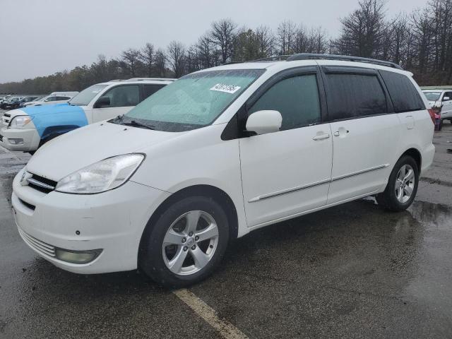 TOYOTA SIENNA 2004 with VIN 5TDBA22C24S028636 - Photo from auction